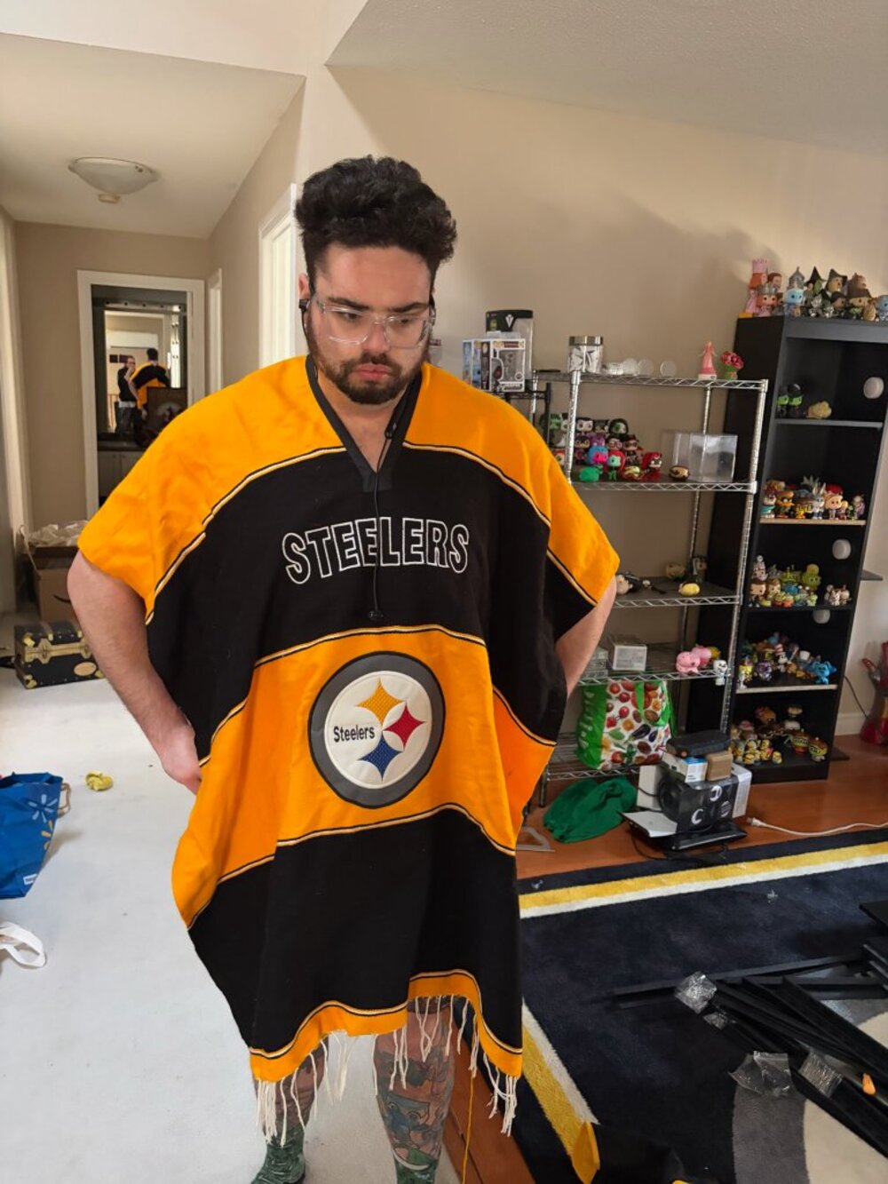 Pittsburgh Steelers NFL Fan Poncho Blanket - Black & Gold Fringed